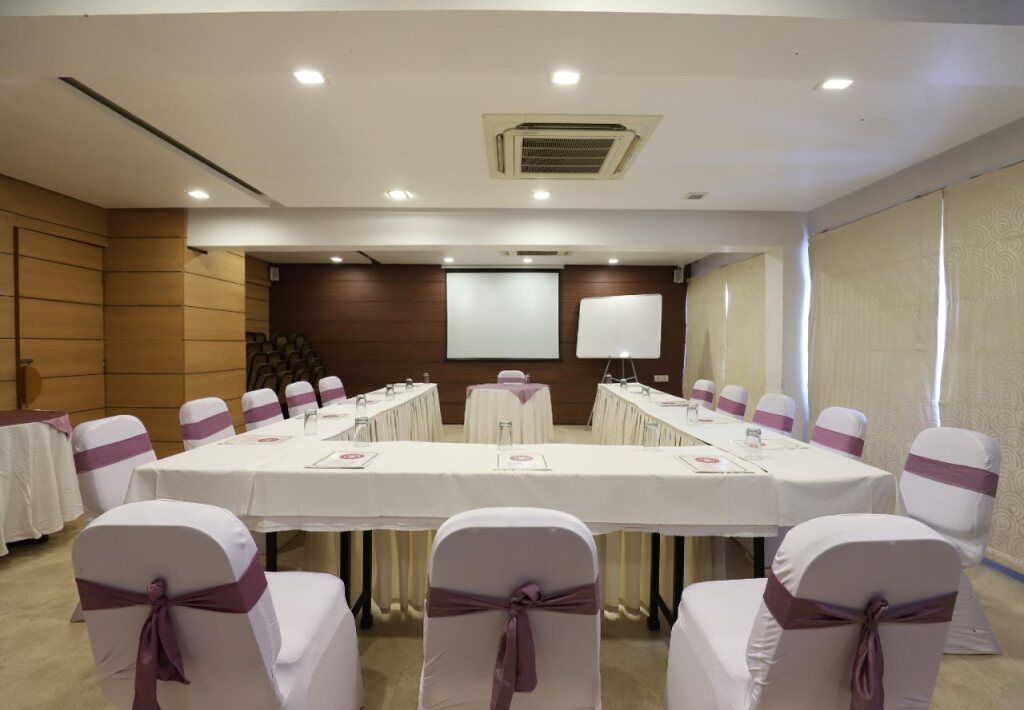 Вадодара: OYO 9677 Hotel Surya