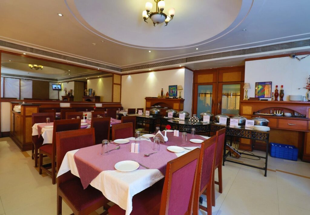 Вадодара: OYO 9677 Hotel Surya