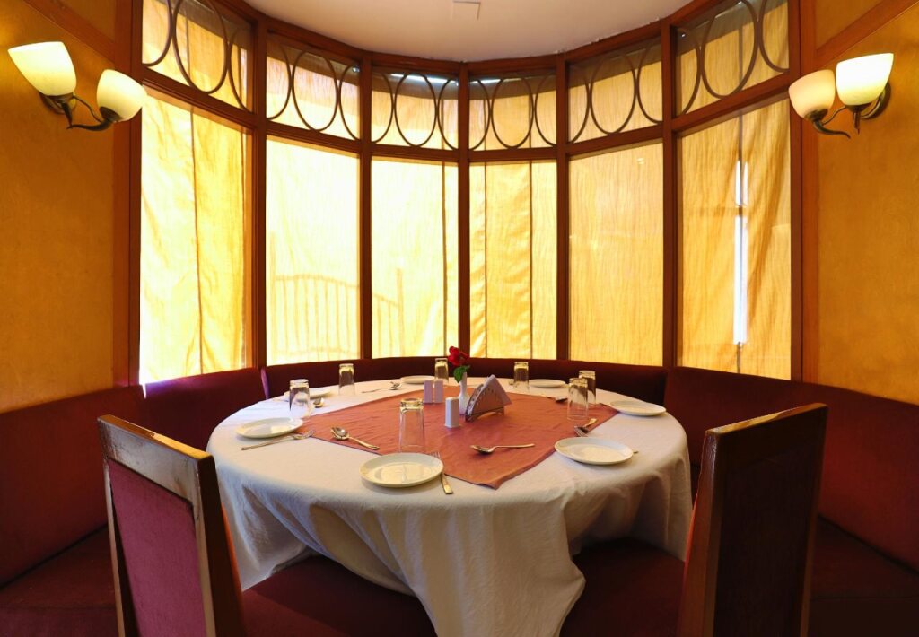 Вадодара: OYO 9677 Hotel Surya