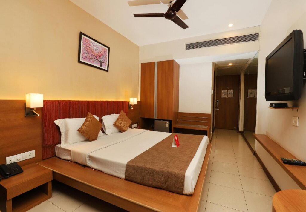 Вадодара: OYO 9677 Hotel Surya