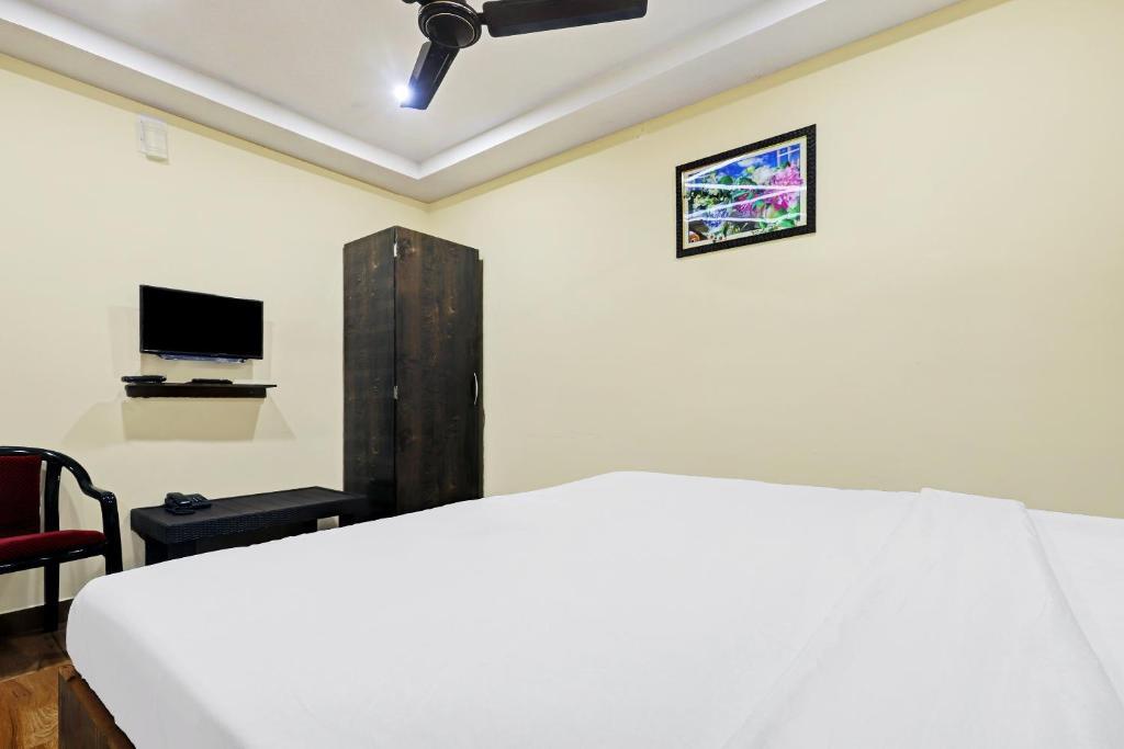 Гувахати: Capital O 86215 R R Homestay