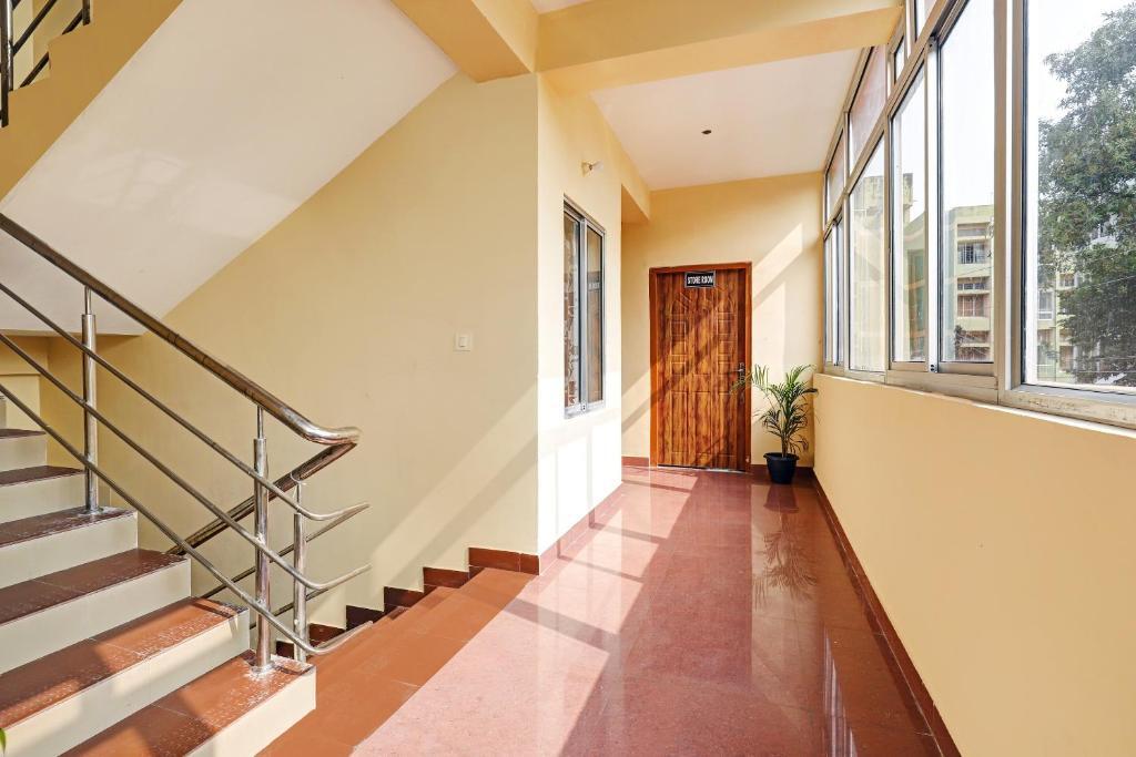 Гувахати: Capital O 86215 R R Homestay