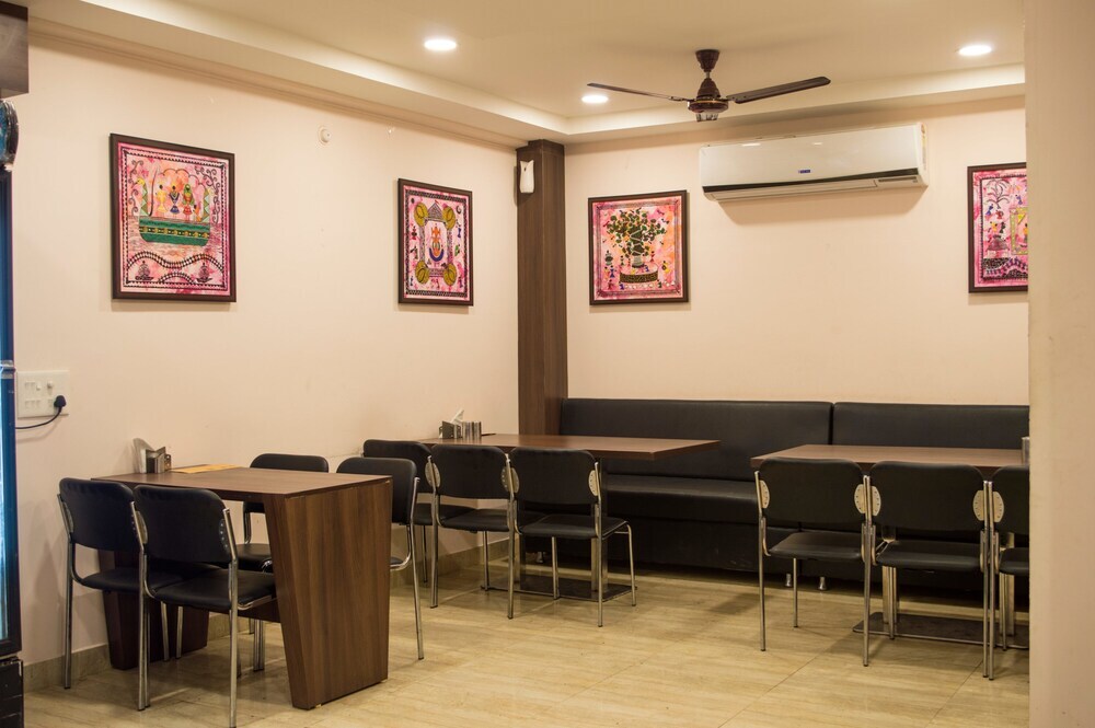 Бхопал: OYO Rooms Sargam Cinemas