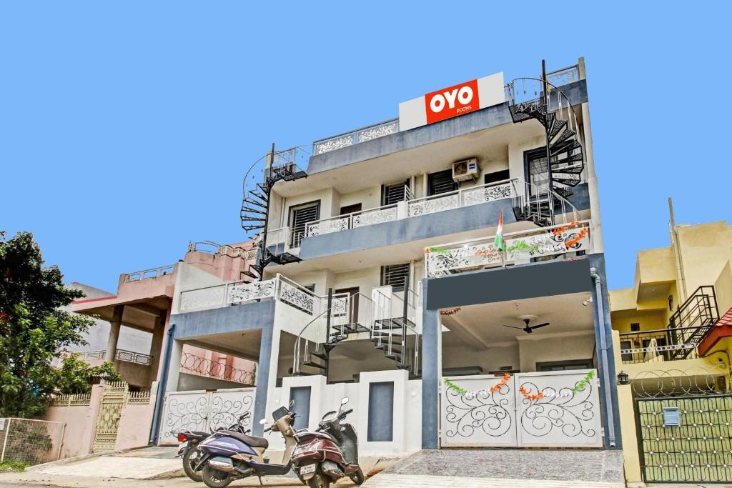 Бхопал: Oyo Flagship 93558 Hotel Mahi