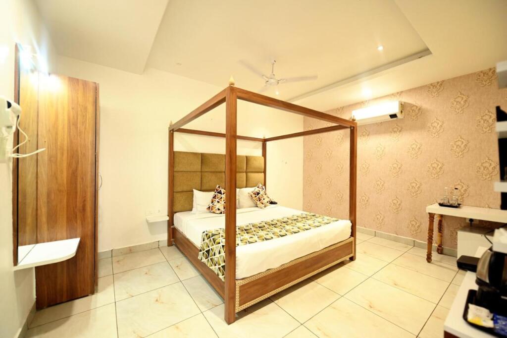 Бхопал: TGI Insignia Resort and Villas