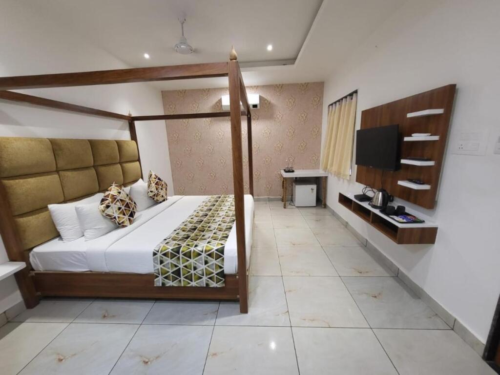 Бхопал: TGI Insignia Resort and Villas