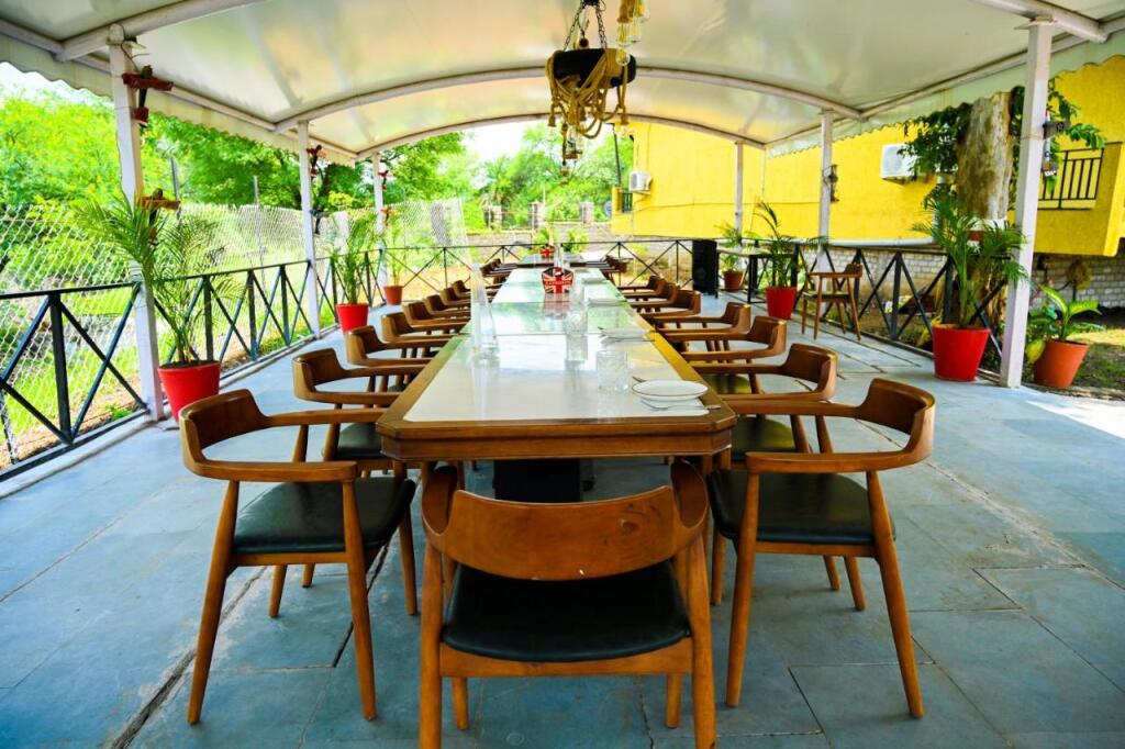 Бхопал: TGI Insignia Resort and Villas