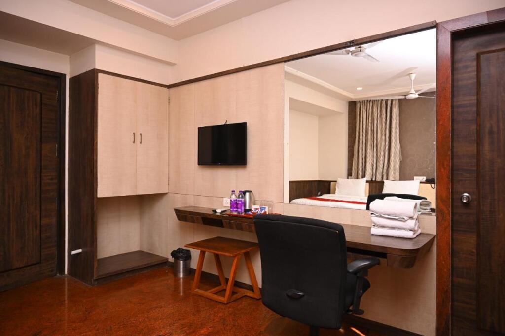 Солапур: Hotel Center Point