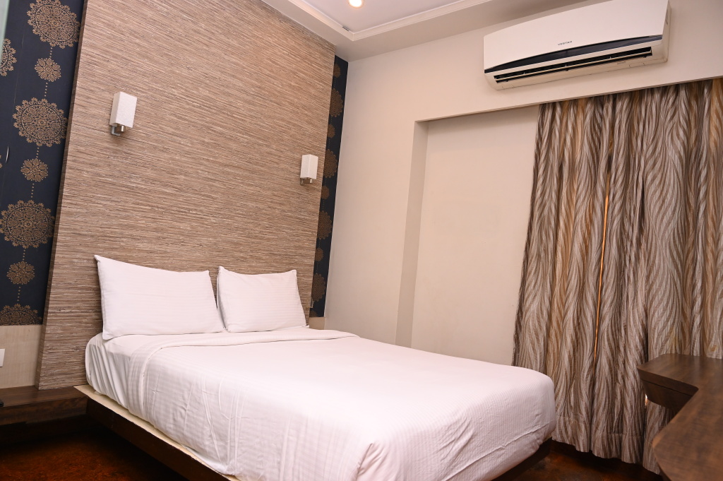 Солапур: Hotel Center Point