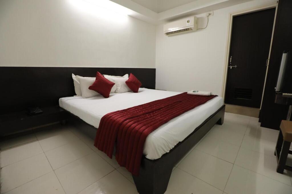 Бхопал: Hotel Shagun Rooms & Banquet, Surat