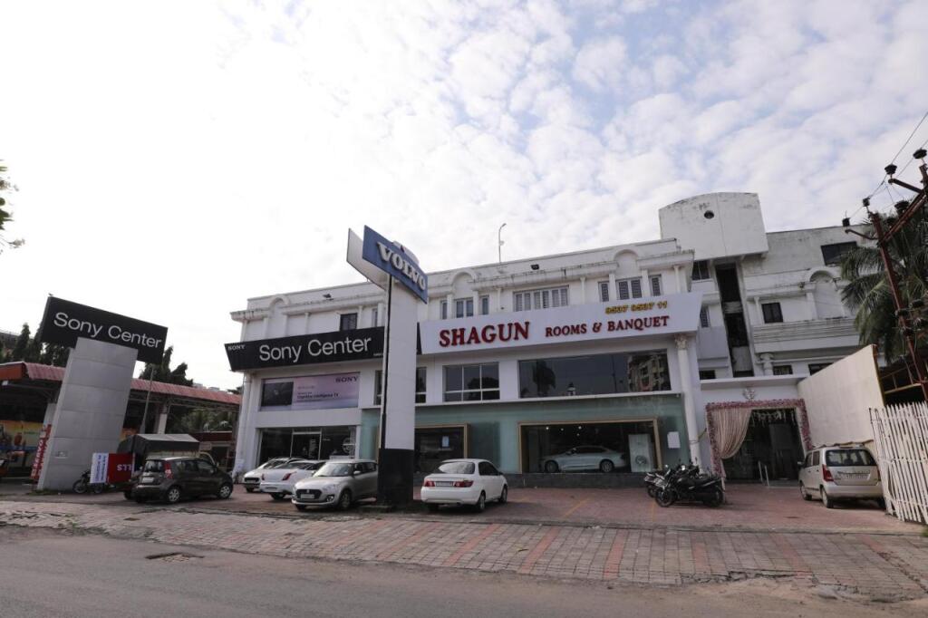 Бхопал: Hotel Shagun Rooms & Banquet, Surat