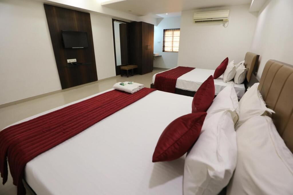 Бхопал: Hotel Shagun Rooms & Banquet, Surat