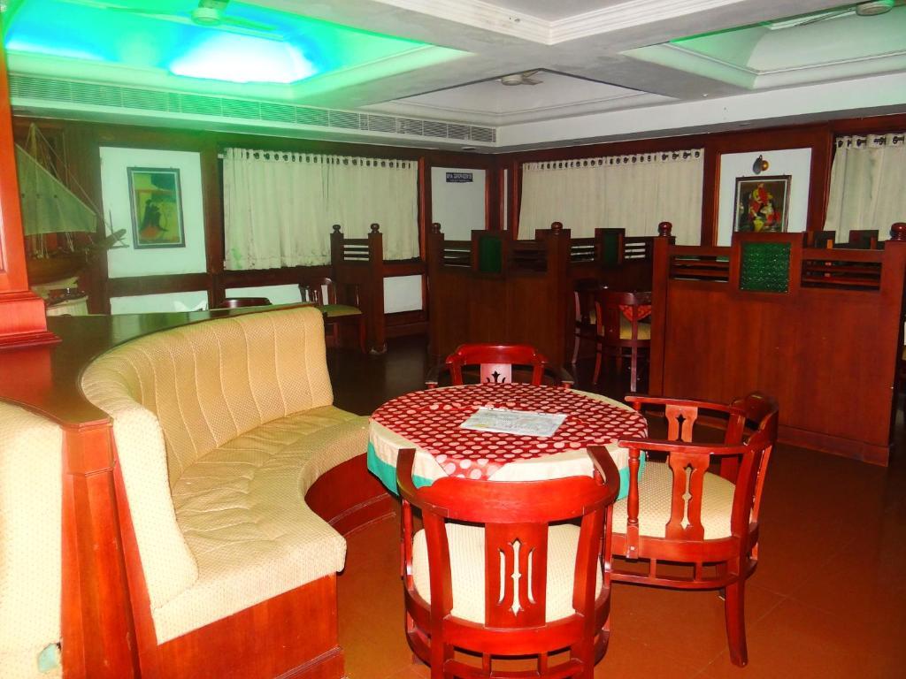 Вайпин: Gopika Regency
