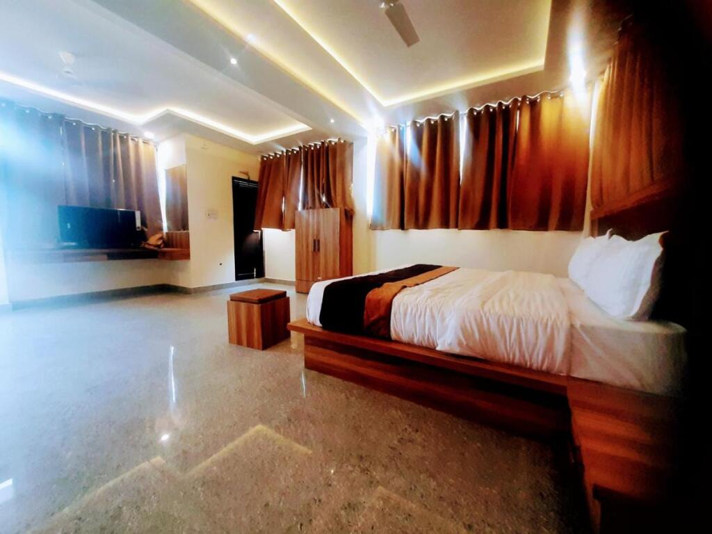 Канпур: Hotel Sky View