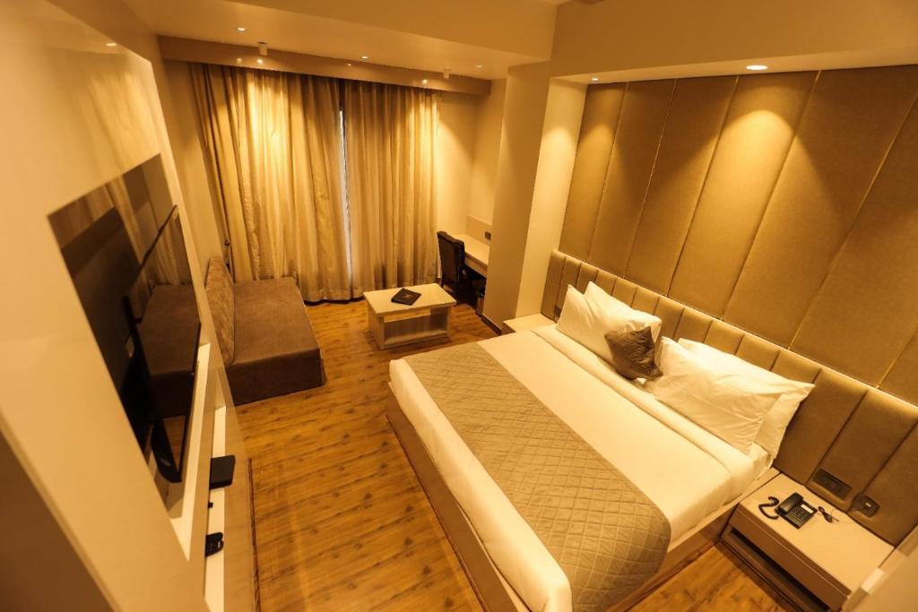 Канпур: Hotel Mvr Grand