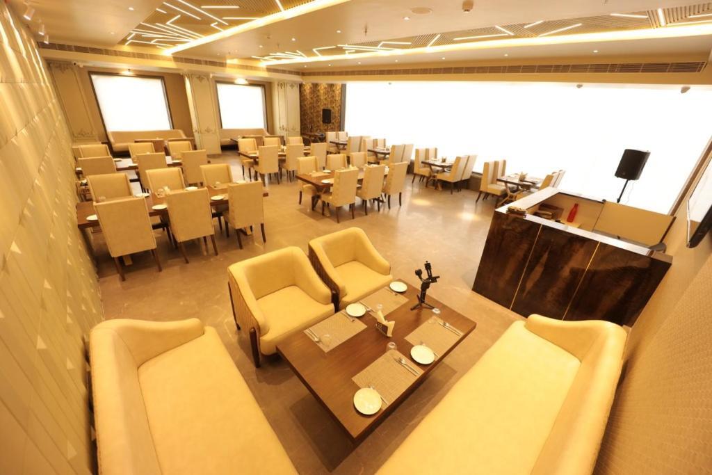 Канпур: Hotel Mvr Grand