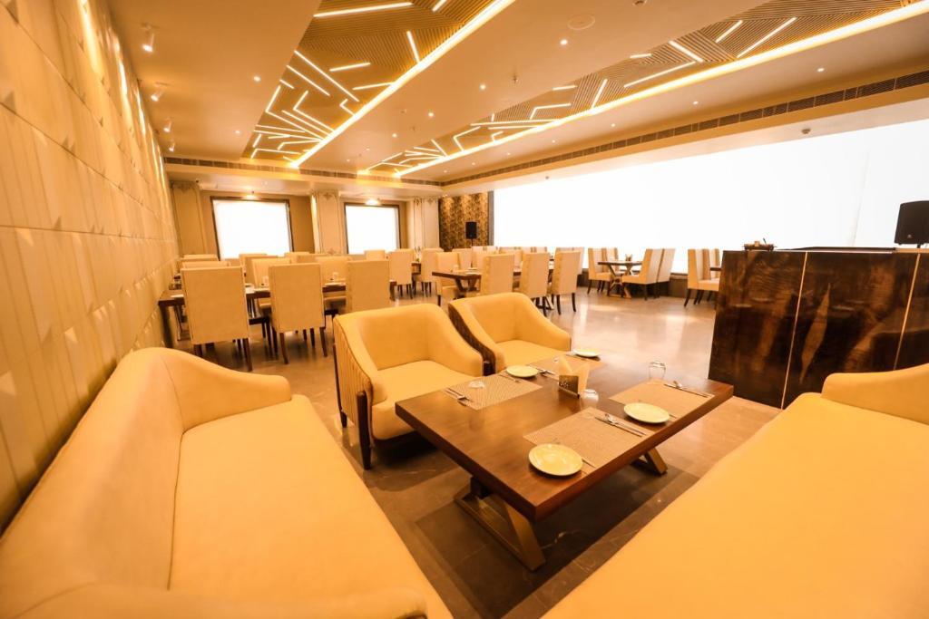 Канпур: Hotel Mvr Grand