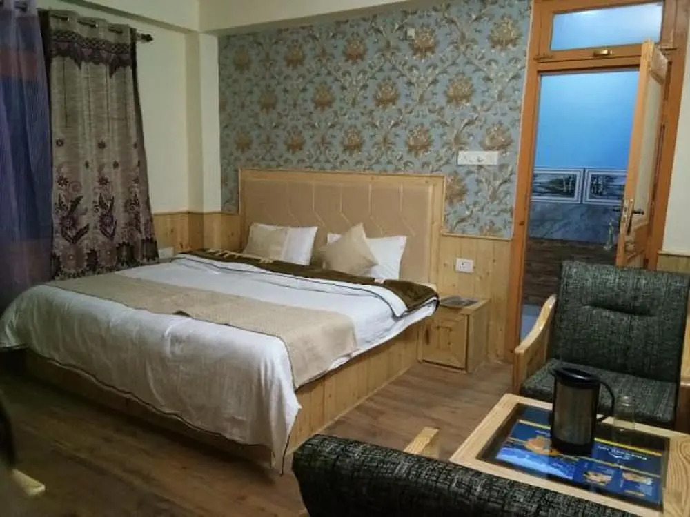 Касоль: Pinewood Inn