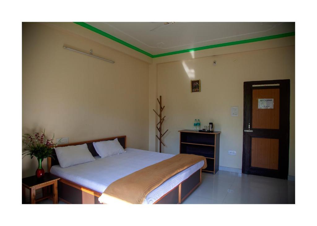Касоль: The Royal Orchard Kasol