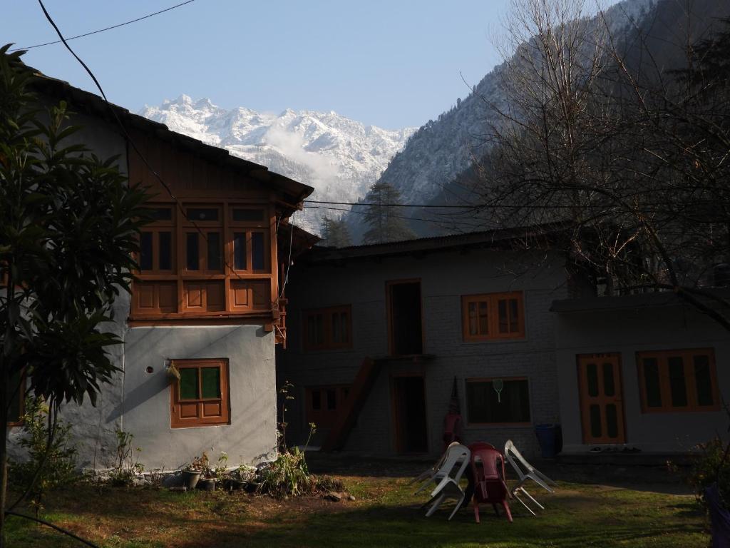 Касоль: The Royal Orchard Kasol