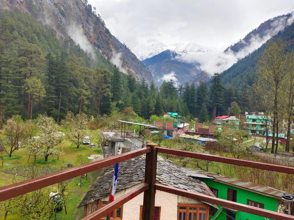 Касоль: The Royal Orchard Kasol