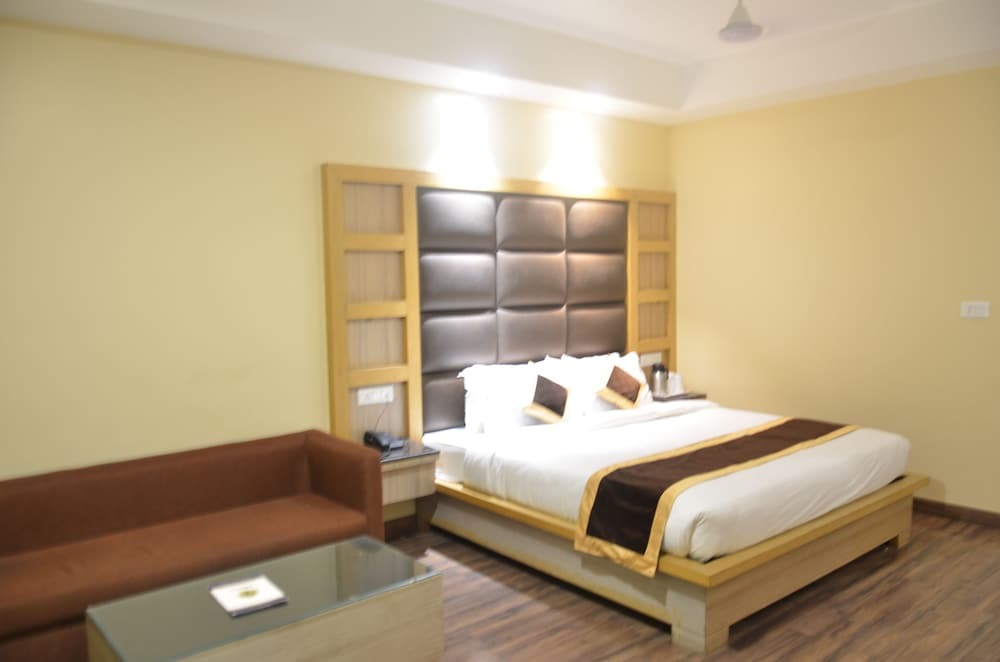 Катра: Tulip Tree Hotel