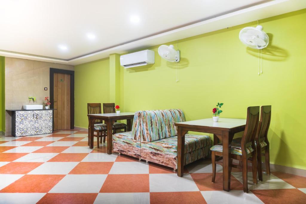 Бхопал: Geet Kavya Inn