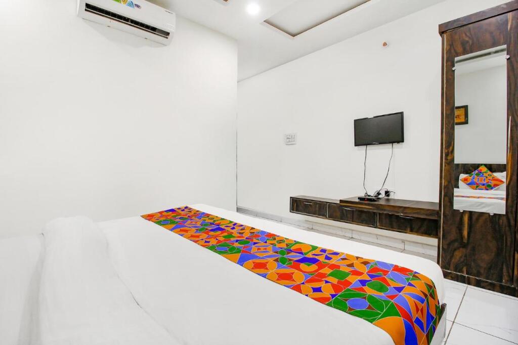 Бхопал: FabHotel HTC