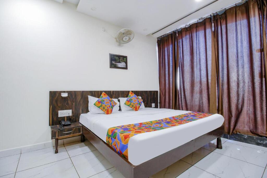 Бхопал: FabHotel HTC