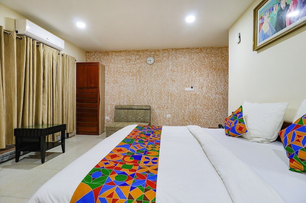 Бхопал: Fabhotel J Sons