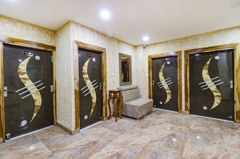 Бхопал: Fabhotel J Sons