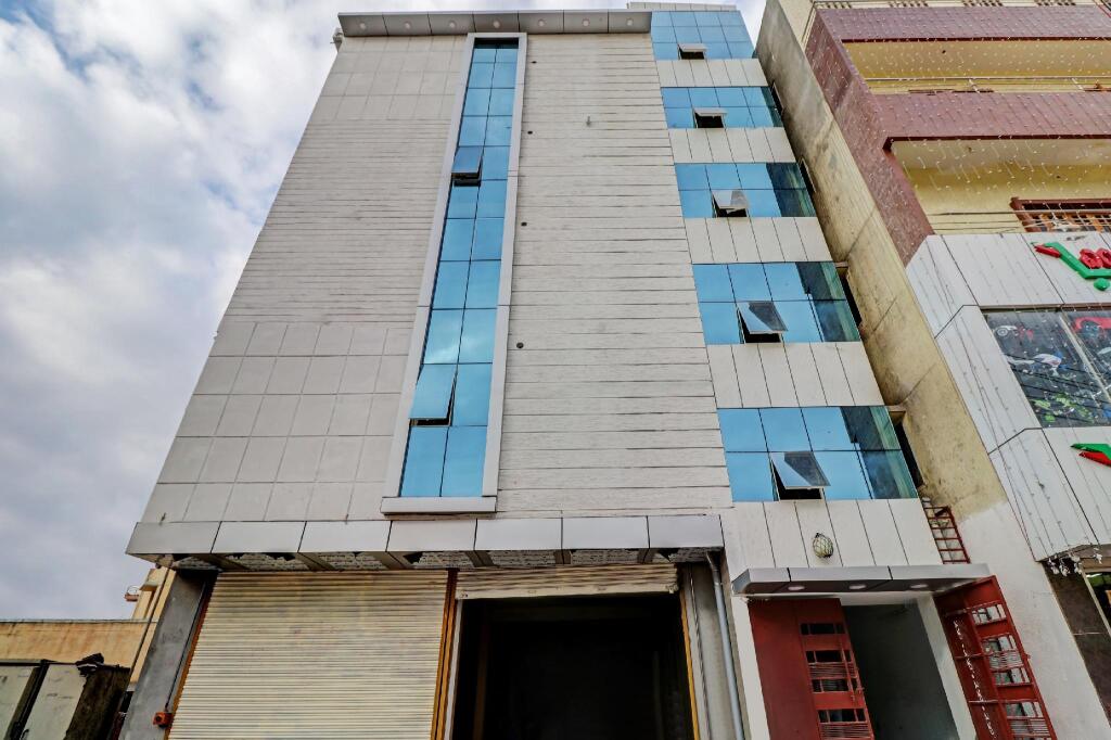 Бангалор: OYO 78917 Mandhara Suites