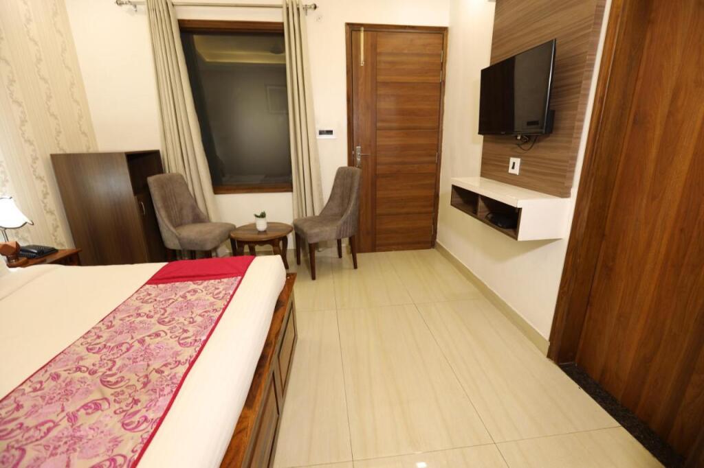 Фаридабад: Hotel Lavit Couple Friendly near Faridabad Metro station