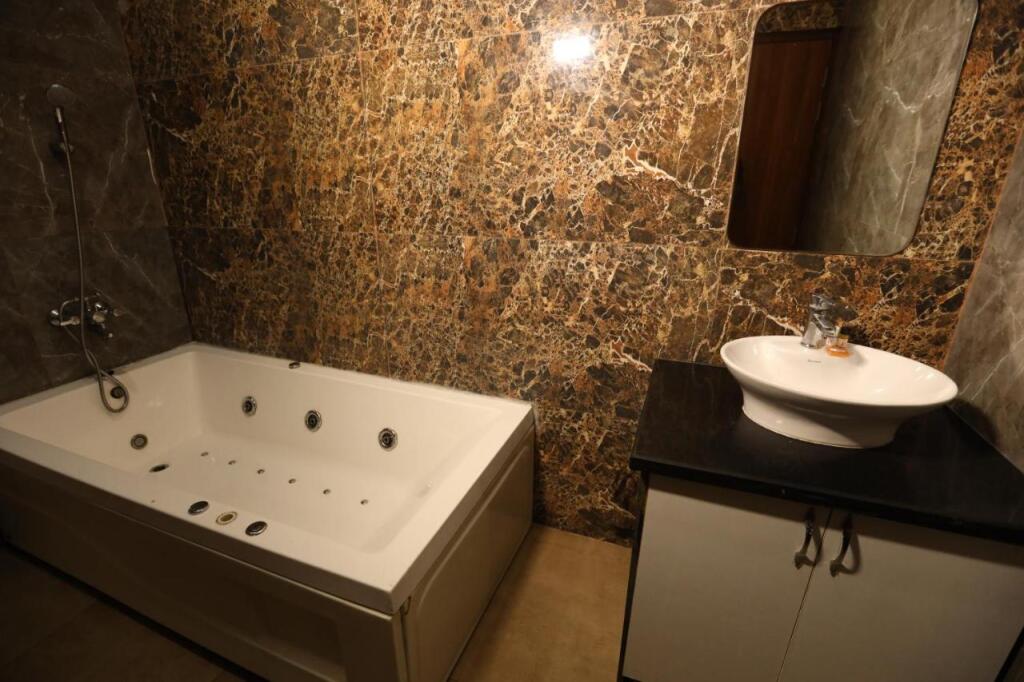 Фаридабад: Hotel Lavit Couple Friendly near Faridabad Metro station
