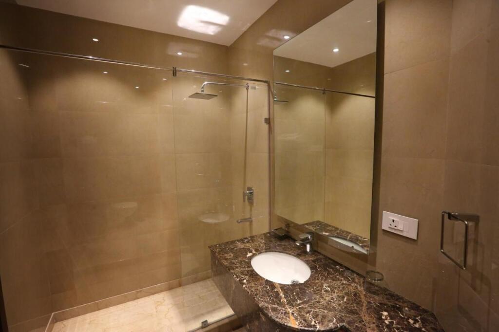 Фирозабад: Maple Grand