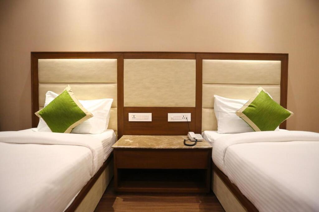 Фирозабад: Maple Grand