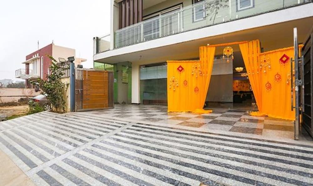 Гуруграм: FabHotel Rejoice Venture 52