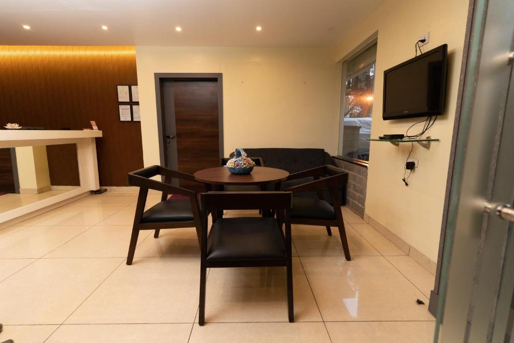 Бангалор: Regal Business Suites