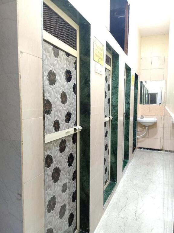 Мумбаи: Mabrook Dormitory