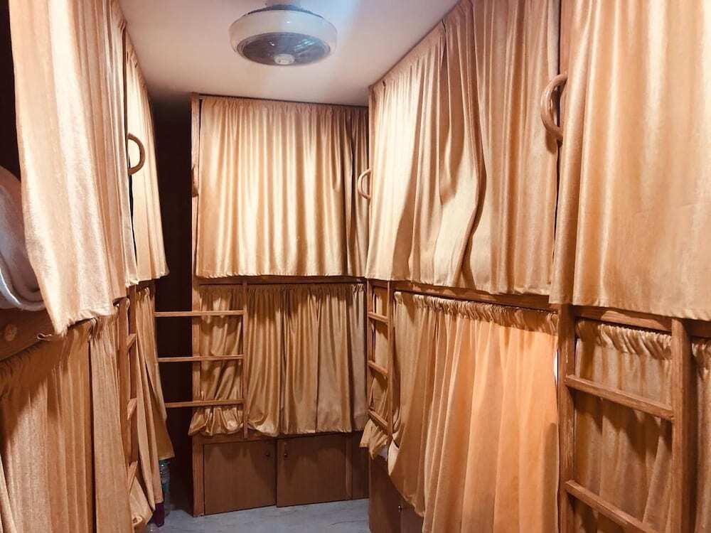 Мумбаи: Mabrook Dormitory