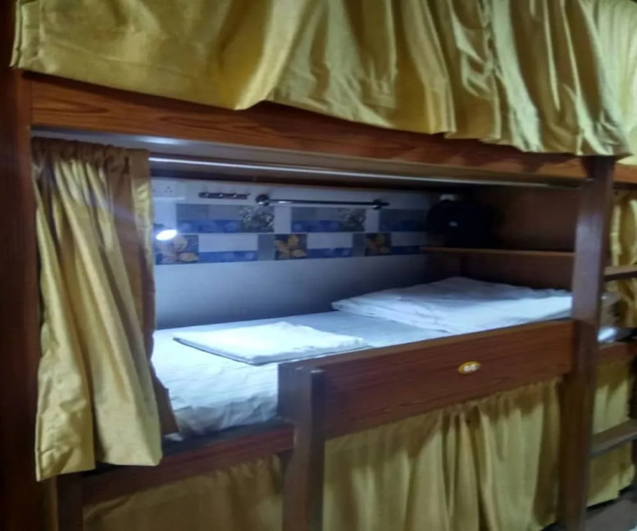 Мумбаи: Mabrook Dormitory