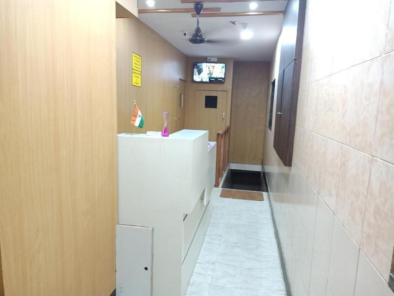 Мумбаи: Mabrook Dormitory