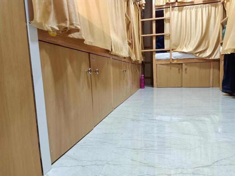 Мумбаи: Mabrook Dormitory