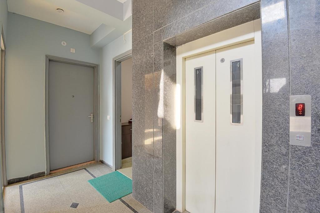 Гуруграм: Bluo Modern 1 Bhk Medanta Medicity