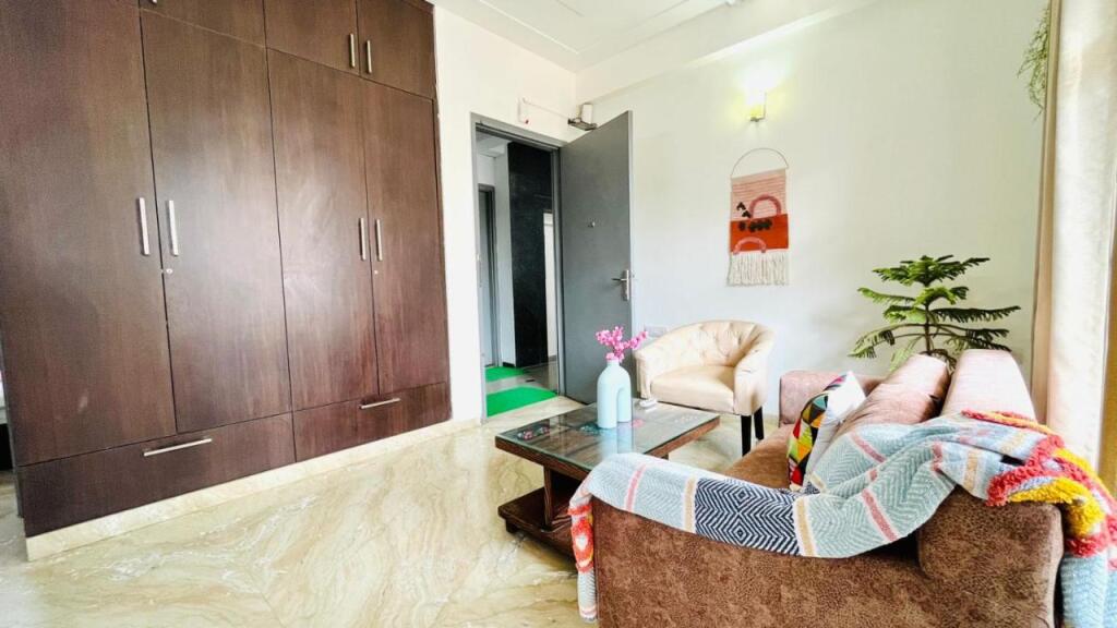 Гуруграм: Bluo Modern 1 Bhk Medanta Medicity