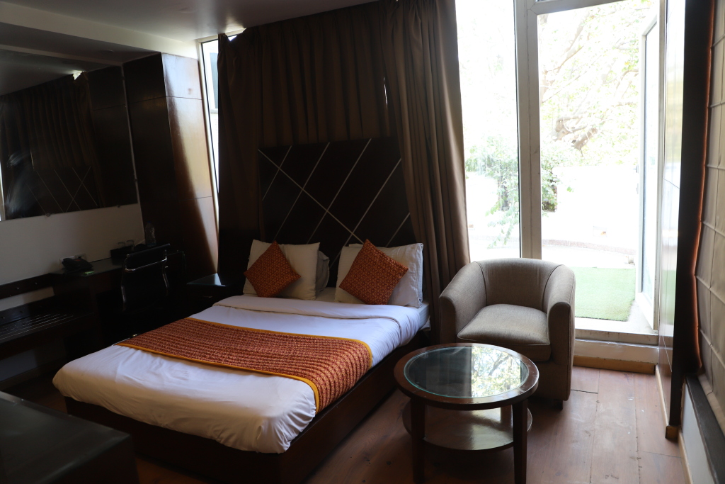 Гуруграм: Hotel Blooming Inn and BANQUET
