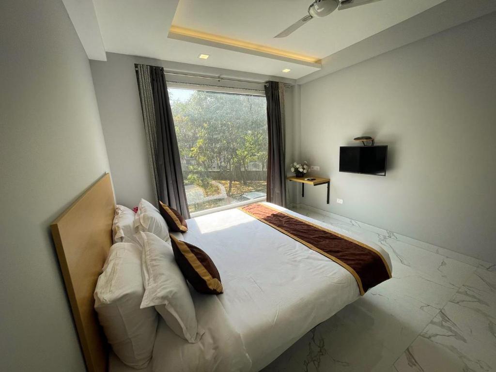 Гуруграм: The Empire - Signature Tower,Cyber City, Gurgaon