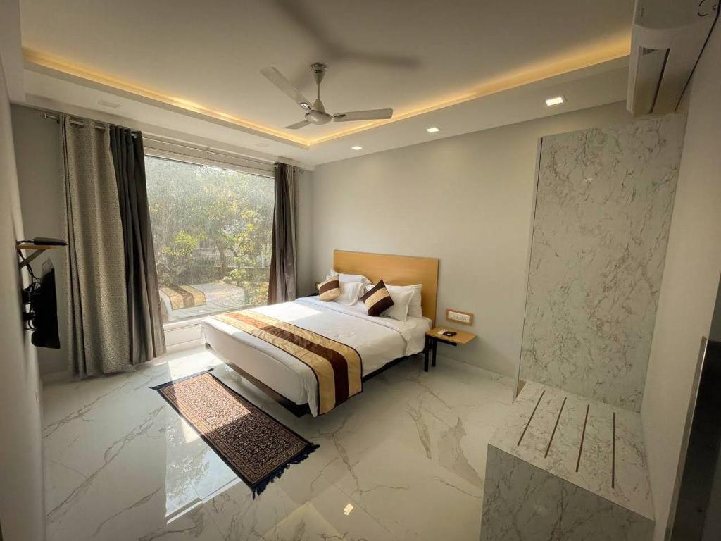 Гуруграм: The Empire - Signature Tower,Cyber City, Gurgaon