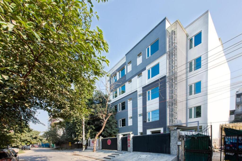 Гуруграм: ROSASTAYS Gurugram Sec 31