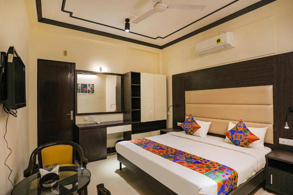 Гуруграм: Itsy Hotels NV, Sushant Lok